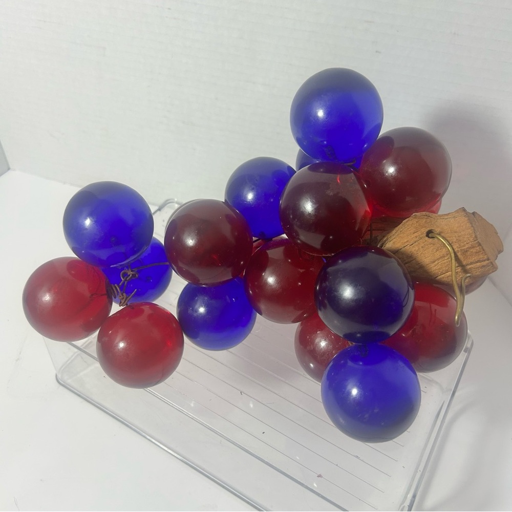 Vintage Large Lucite Grapes Size 2” Cluster 1960s On Driftwood MCM - Picture 5 of 6
